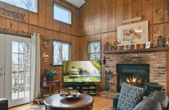 10% OFF 8/24 -4 BR, 3FULL Ba, King Bed, 7 TVs, EPIC Gameroom, FirePit, A/C!