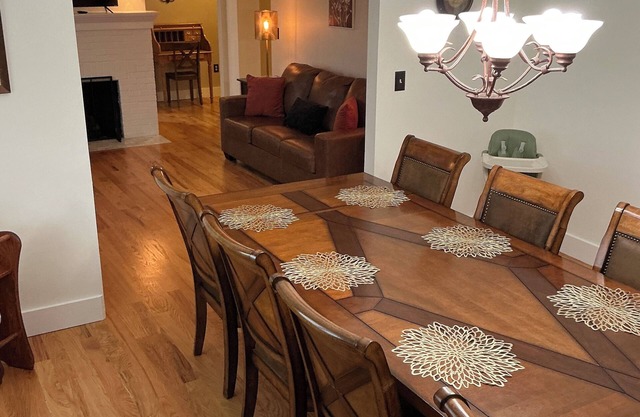 4 BR 4 Bath Ranch Home with HOT TUB, 4 Miles to Hershey