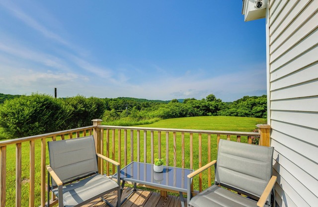 4 Mi to Dtwn Granville: Family Home w/ Deck!