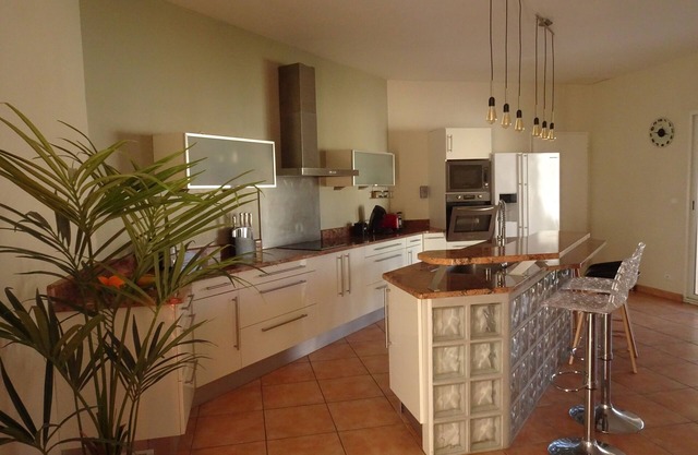 Villa with swimming pool classified 4 stars near Avignon-Provence (8 people)
