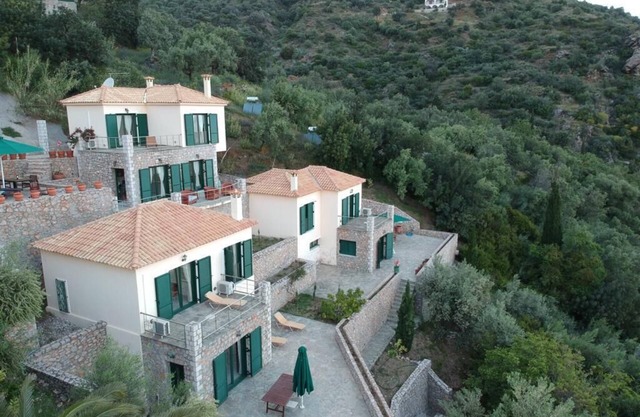 4 Villas with Sea View and beach front
