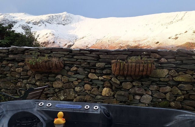 400 Year Old Lake District Cottage + Hot Tub Borrowdale Keswick Mountain Views