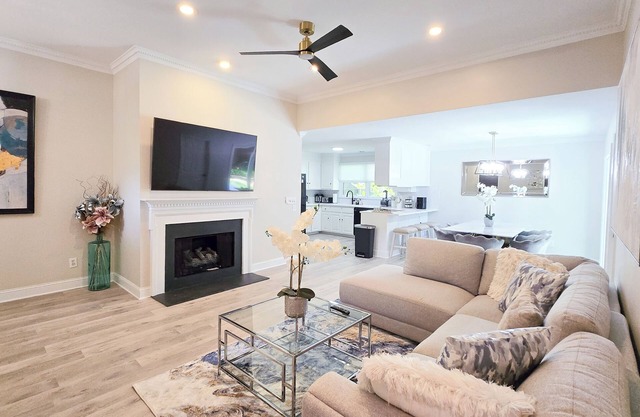 4BR/ 3 Kings 1 Queen, Patio & Large Fenced Backyard