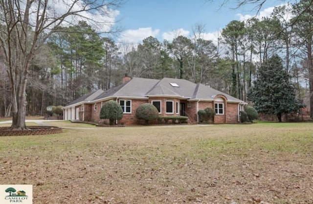 4BR 4BA Ranch on 2 Acres Near Trilith Studios