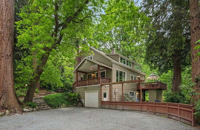 4BR 4BA The Treed Inn, Firepit Outdoor Dining and Yard