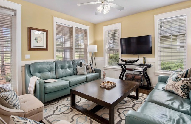 Hermoso Golf Front Cottage! 4BR-3. 5B Laurel Grove, 2 carritos de golf, cerca de la piscina.