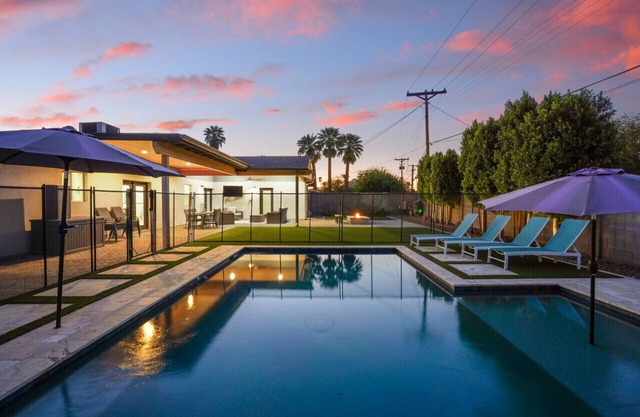 4BR + Casita w/ Pool + Outdoor Big Screen