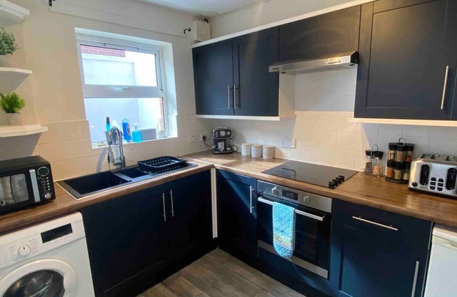 4BR House Popular Ravenhill Road