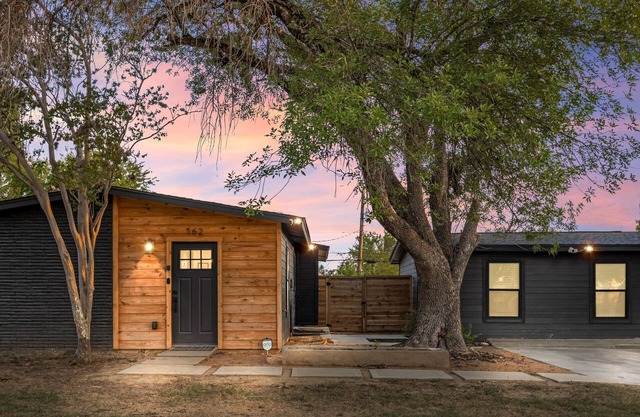 Cozy Modern Casita Getaway Near Lackland AFB