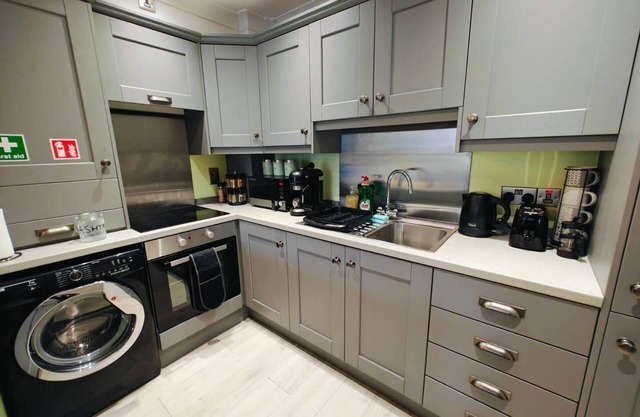 4BR Modern Ormeau House
