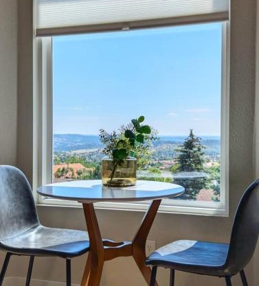 4BR-Sleeps 10-Hot Tub-Air Hockey-Gorgeous Views