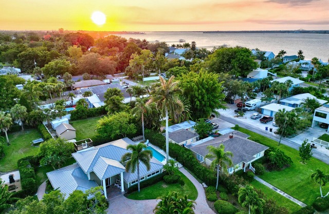 4BR w/ Manatee River View! Private Pool! Game Room