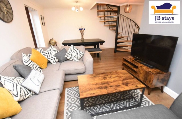 ✪ 5 Bed House ✪ LEISURE/BUSINESS ✓ Free Parking