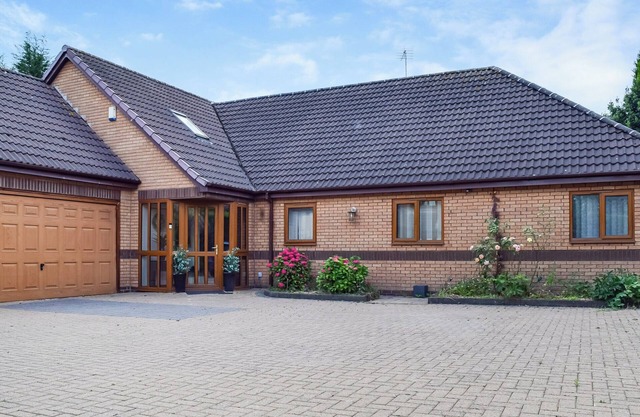 Alojamiento de 5 habitaciones en Gamston, near Nottingham