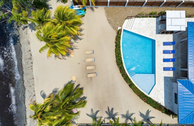 5 Bedroom Beachfront Villa w/ Large Pool & Staff