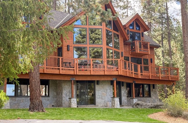5-Bedroom Lake Tahoe Gem | Deck & Hot Tub (Tall Pines)