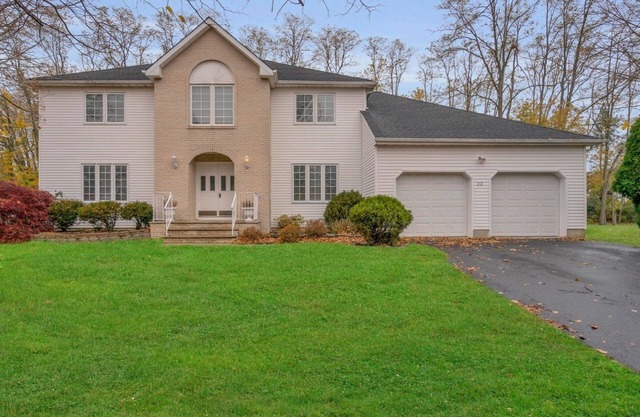 5 Bedroom Lavish Summer Oasis with Inground Pool
