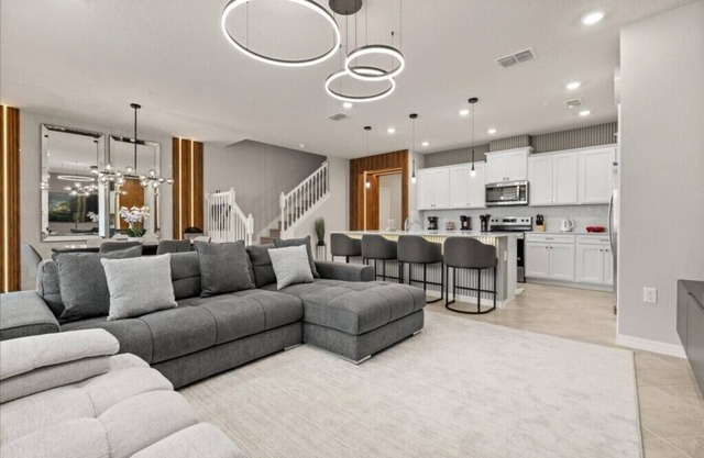 5 Bedrooms/4.5 Bathrooms/Windsor Cay (16125PF)