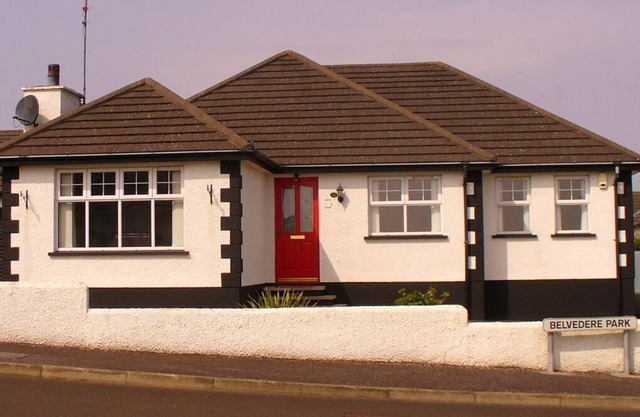 5 * North Coast Family Friendly Vacation Rental (Sleeps 6), Castlerock
