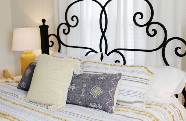 5 KING BEDS / 2 PULLOUT COUCHES / 2800 SQ FT - close to everything