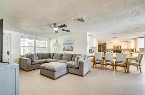 5 Mi to Beach Retreat with Heated Pool in Holiday!