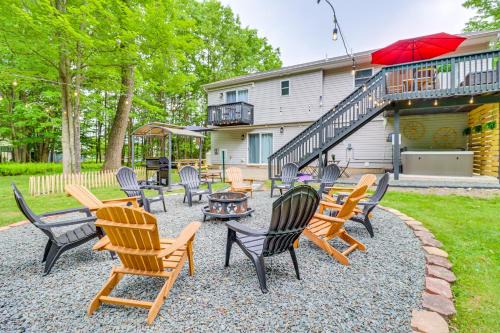 5 Mi to Lake Naomi Home with Hot Tub and Fire Pit