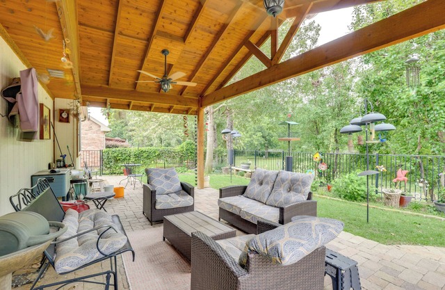 5 Mi to Lewisville Lake: Couple's Retreat w/ Yard