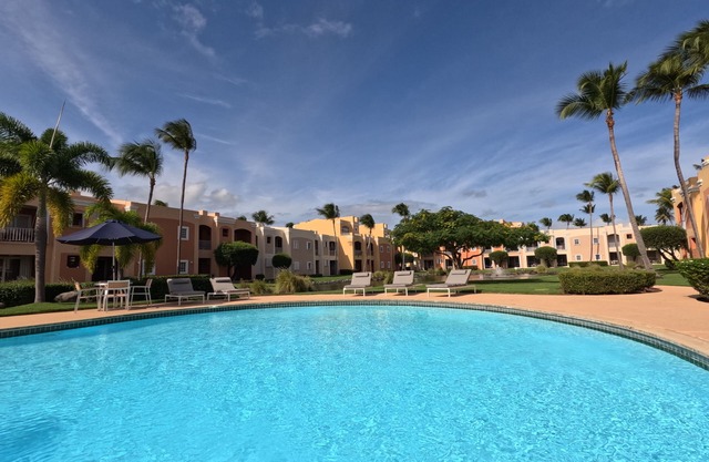 2BR / 2BA Villa, Campo, Wifi, Vistas a piscina y jardín