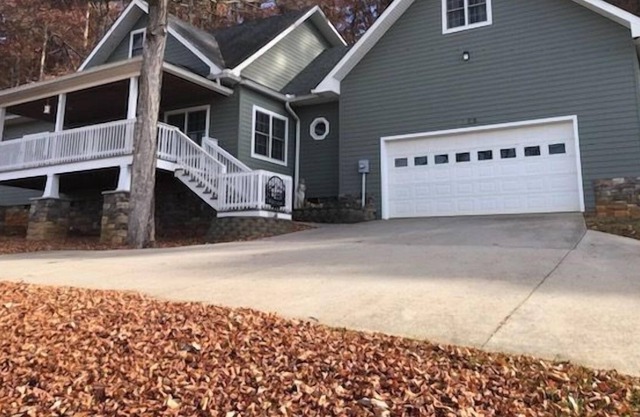 5 Minutes from Bucees, 20 Minutes from Gatlinburg & Pigeon Forge