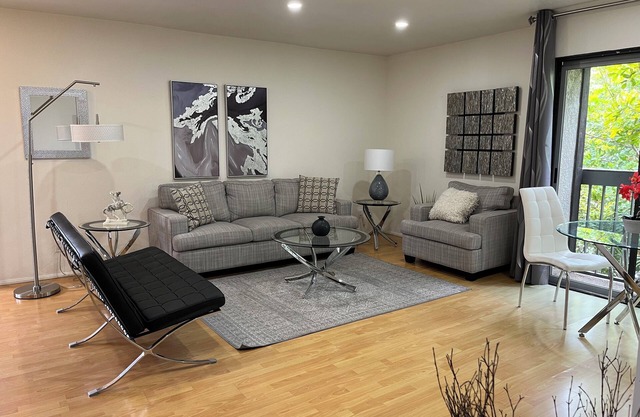 5. Outstanding Apt 2-bd, 2Bath, Tree-top views