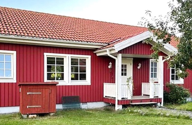 4 esrellas case en SVARTSJÖ
