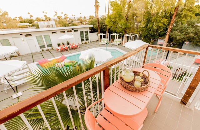 5 Private Rooms Sleeps 14 Wesley Studio Buyout