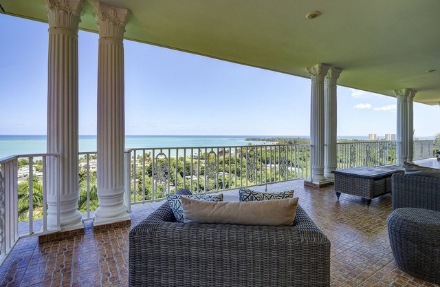 ¡GRAN VENTA DE APERTURA 30% DE DESCUENTO! NUEVA PISCINA Impresionantes vistas de la playa de Luquillo, El Yunque