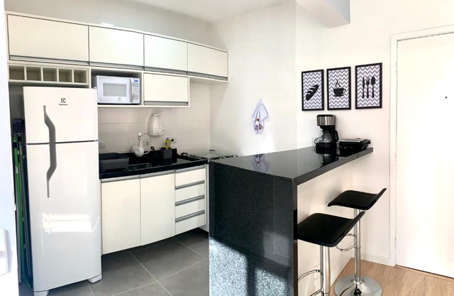 505 - Apartamento Lindo, amplo e decorado, mobiliario moderno, cozinha completa com utensílios , Excelente vista da cidade e localização privelegiada no bairro Bigorrilho proxímo de shopping e parques