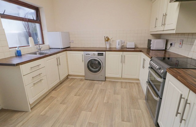 51 HIGH STREET, pet friendly, country holiday cottage in Carnlough