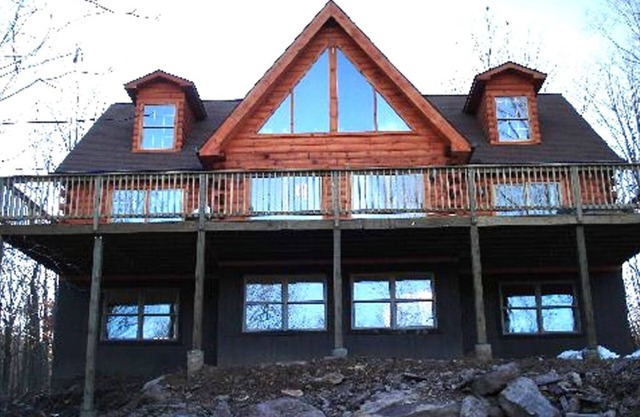 LOG CABIN 6BR 4BA Bañera de hidromasaje / Mesa de póker ¡WIFI BBQ Fire Pit Cancha de básquetbol!