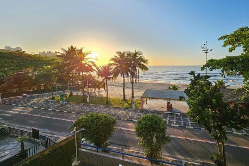5E - Pe na Areia da Praia do Tombo, 2 Quartos, Ar Cond, 2 WC, 1 vaga e Roupas de Cama