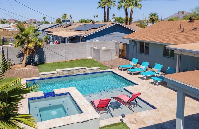 5mins to Old Town! Pool & Spa w/covered patio & Outdoor TV!