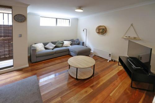 5mins Walk to Central Station - 2 Bedroom 2 Level