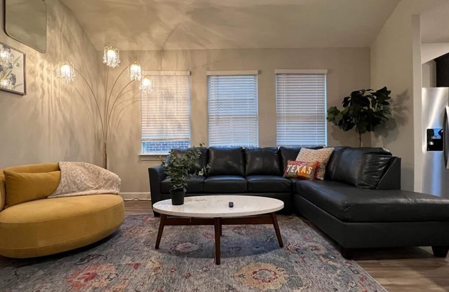 5TVs*75”TV*Fort Worth*Arlington*4Bedroom*King Bed