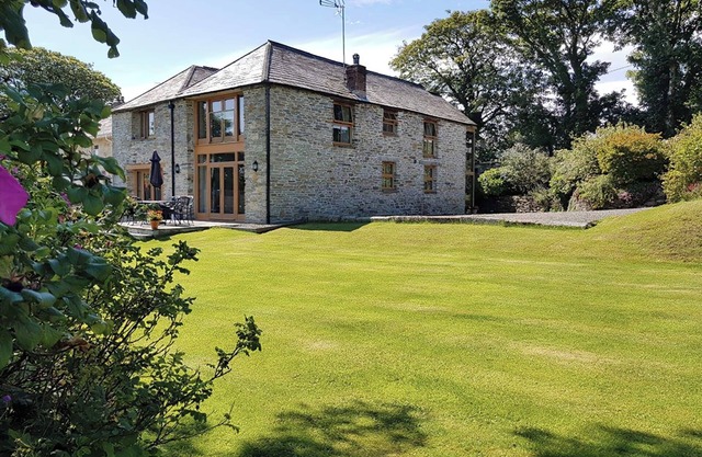 Alojamiento de 6 habitaciones en Tregoodwell, Camelford