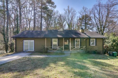 6 Mi to Stone Mtn Park The Forrest Home with Deck