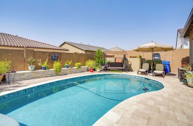 6 Mi to Surprise Stadium: Apt w/ Pool Access!