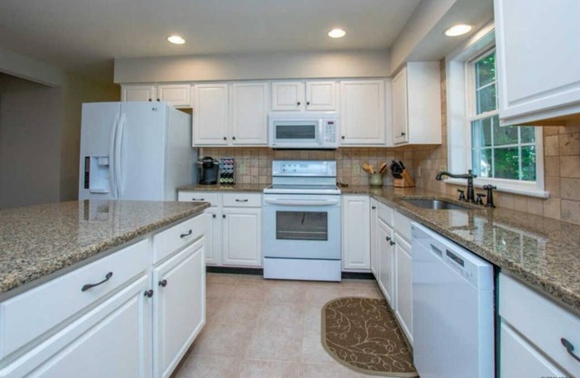 6 miles to Track, 1 mile to Golf - Full Summer Rentals available by request