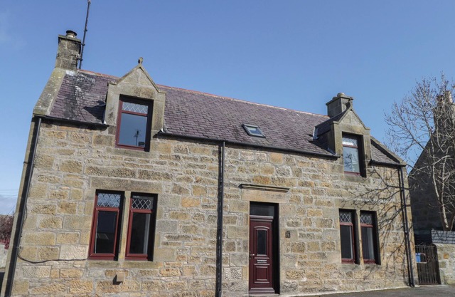 6 NEW STREET, pet friendly, country holiday cottage in Hopeman