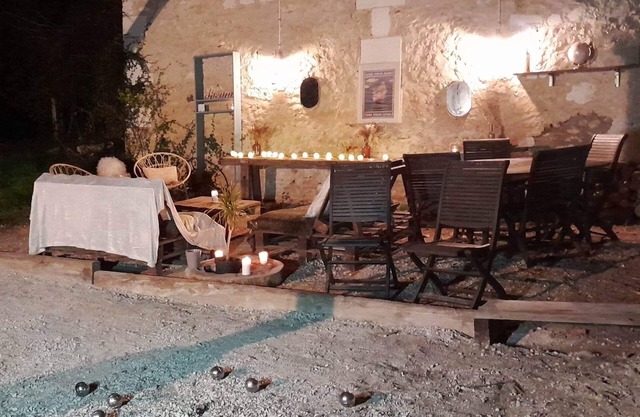 Cottage for 6 to 8 people with swimming pool