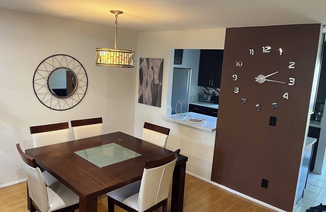 Phenomenal 2-bedroom 2-bath Apartment City Center