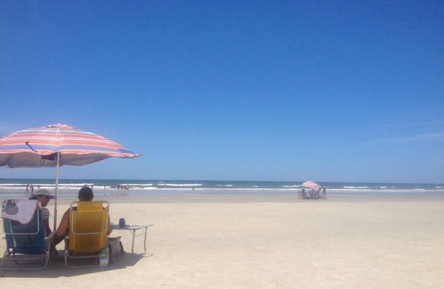 6 SUITES, AIRE, WIFI, PLAYA DE GUARATUBA CON NATURALEZA SILENCIOSA LUGAR TODO EL AÑO
