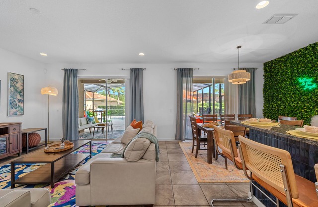6BD / 5BA resort style home with GAME ROOM and POOL! 15-20 minutes to WDW!