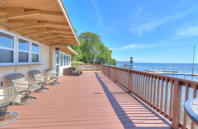 6BR Lake House | FLX Wine Trail | Hot Tub | Dock